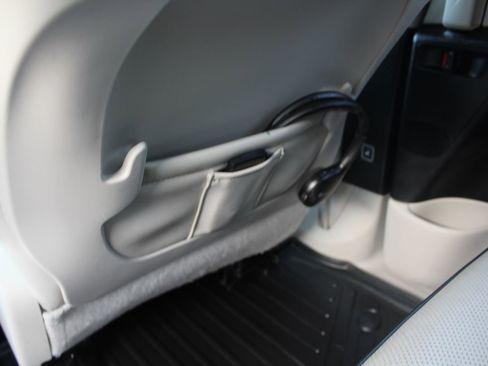 Used 2020 Chrysler Pacifica Limited w/ Advanced Safetytec Group FWD image 39
