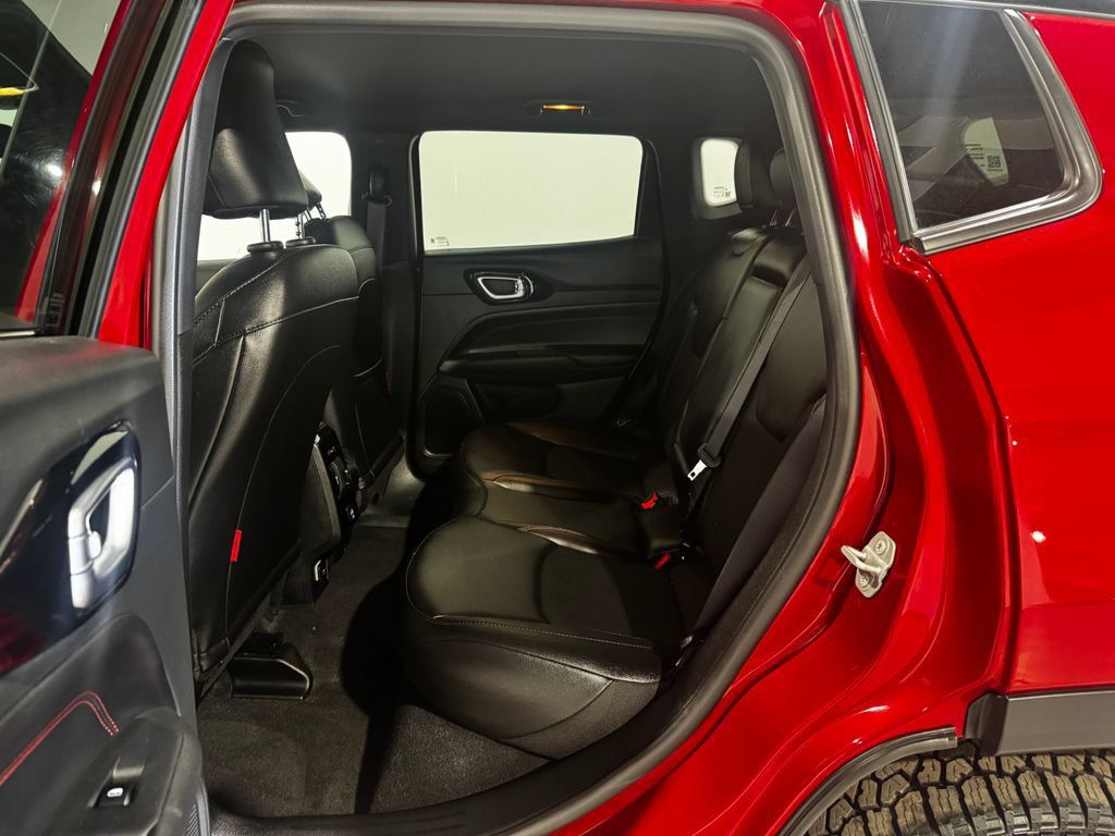 Used 2025 Jeep Compass Trailhawk AWD/4WD image 20