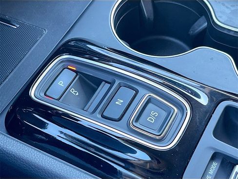 Used 2025 Honda Pilot EX-L image 16