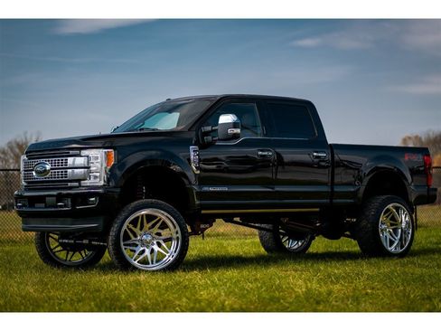 Used 2018 Ford F250 Platinum w/ Platinum Ultimate Package image 2