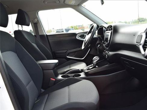 Used 2023 Kia Soul LX w/ LX Technology Package image 23