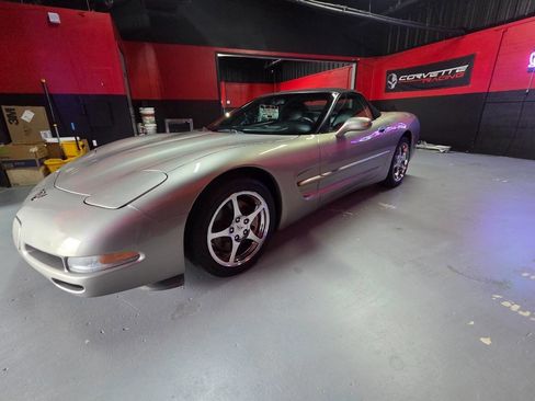 Used 2001 Chevrolet Corvette Convertible w/ Preferred Equipment Group2 image 26