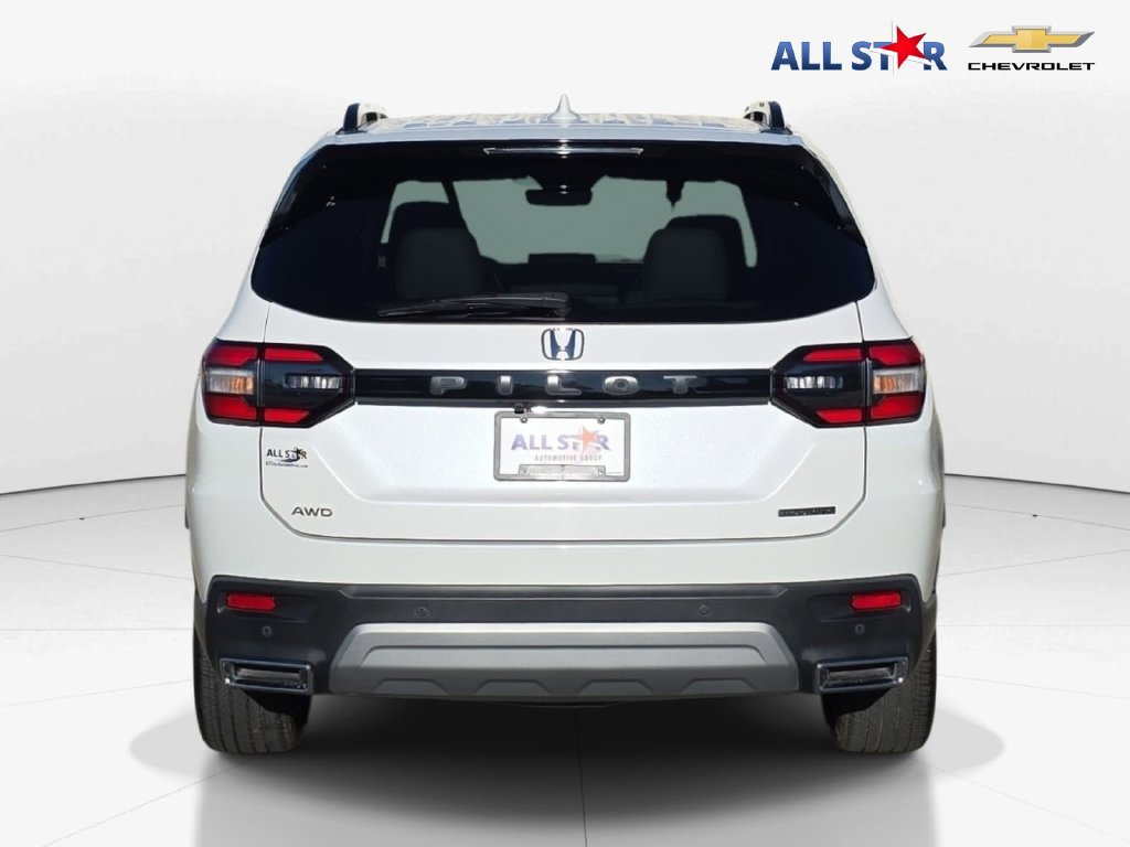 Used 2025 Honda Pilot Touring image 4