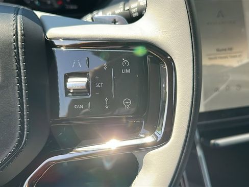 Certified 2025 Land Rover Range Rover Velar Dynamic SE AWD/4WD image 13