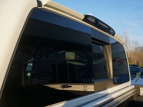 Used 2024 Nissan Titan SV w/ SV Convenience Package image 91