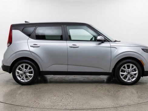 Used 2025 Kia Soul LX w/ LX Technology Package FWD image 11