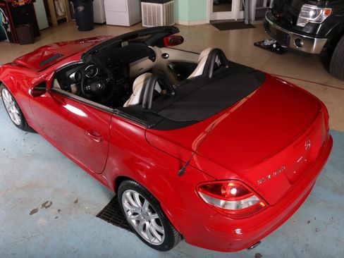 Used 2005 Mercedes-Benz SLK 350 w/ Entertainment Pkg image 34