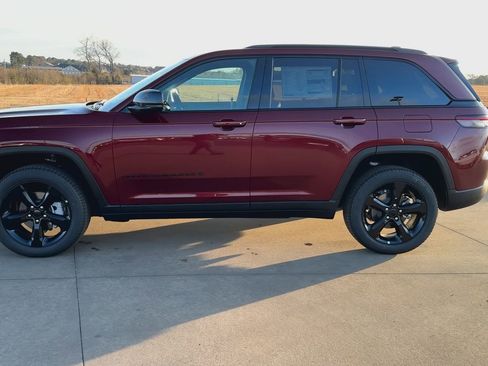 New 2025 Jeep Grand Cherokee Limited w/ Black Appearance Package image 6