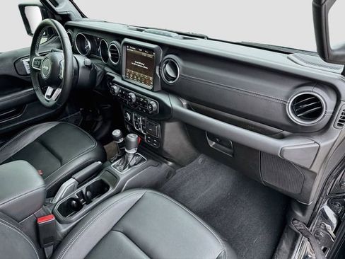 Used 2022 Jeep Wrangler Unlimited Sahara w/ Cold Weather Group AWD/4WD image 15