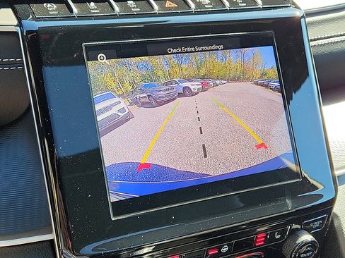 New 2025 Jeep Grand Cherokee Altitude image 13