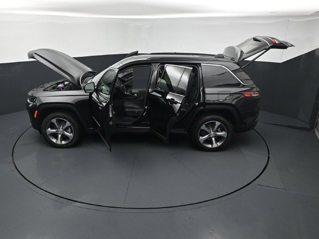 New 2026 Jeep Grand Cherokee Limited w/ Luxury Tech Group II AWD/4WD image 27