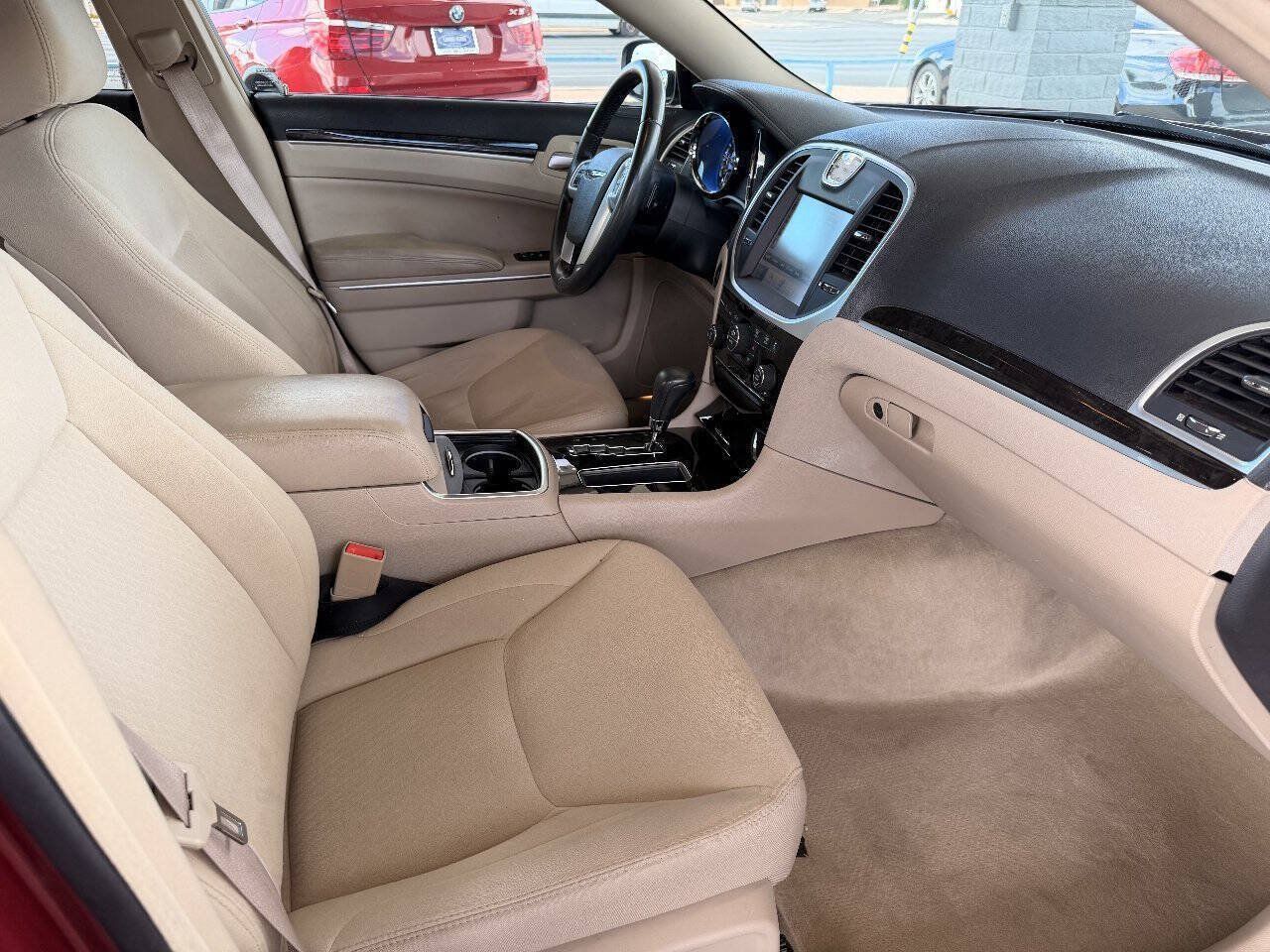 Used 2011 Chrysler 300 RWD image 11
