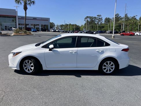 Used 2025 Toyota Corolla LE image 2