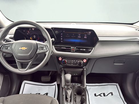 Used 2025 Chevrolet TrailBlazer LT AWD/4WD image 17