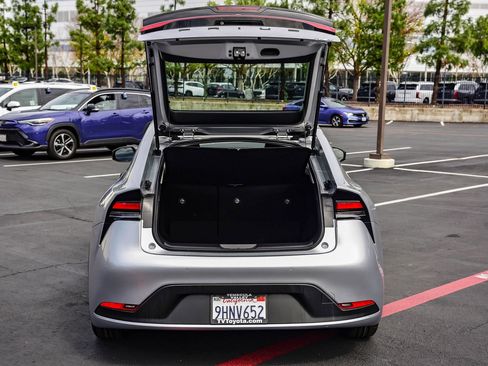 Used 2023 Toyota Prius LE image 31