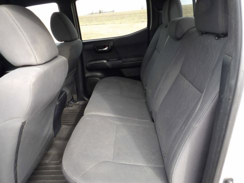 Used 2017 Toyota Tacoma TRD Sport w/ Tow Package image 9