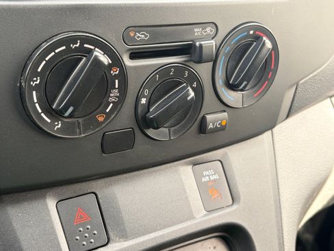 Used 2020 Nissan NV200 S FWD image 17
