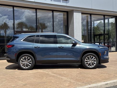 Used 2025 Buick Enclave Preferred FWD image 36