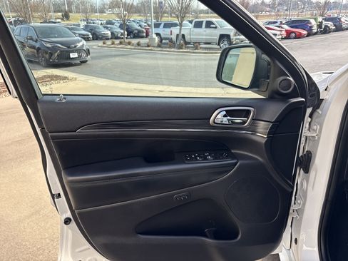 Used 2019 Jeep Grand Cherokee Limited X image 14