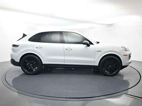 Certified 2024 Porsche Cayenne image 16