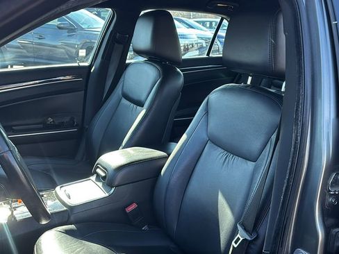 Used 2011 Chrysler 300 Limited image 10