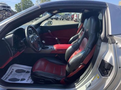 Used 2007 Chevrolet Corvette Coupe w/ Performance Package RWD image 13