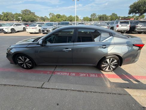 Used 2021 Nissan Altima 2.5 SV w/ SV Premium Package FWD image 6