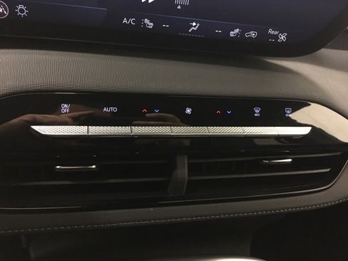 Used 2025 Buick Enclave Sport Touring image 25