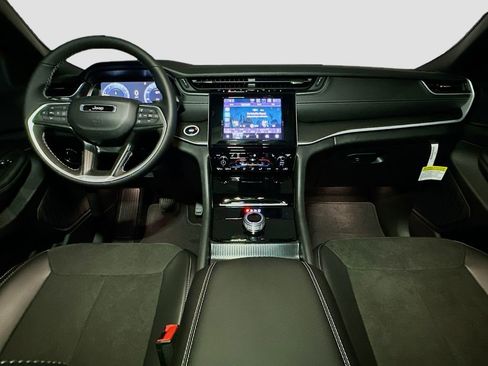 New 2025 Jeep Grand Cherokee Altitude AWD/4WD image 7