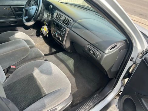 Used 2005 Ford Taurus SE image 5