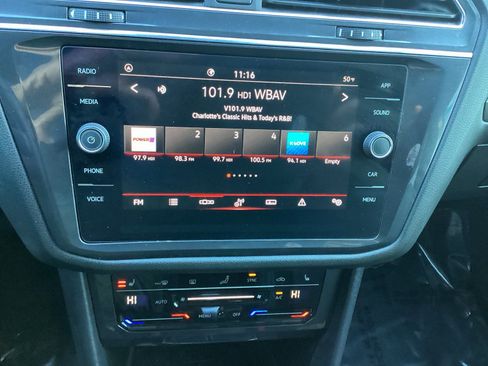 Used 2022 Volkswagen Tiguan SE R-Line image 15