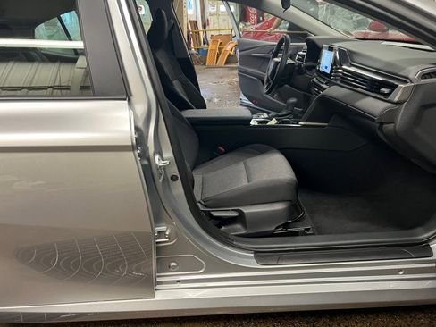 Used 2025 Toyota Camry LE image 32