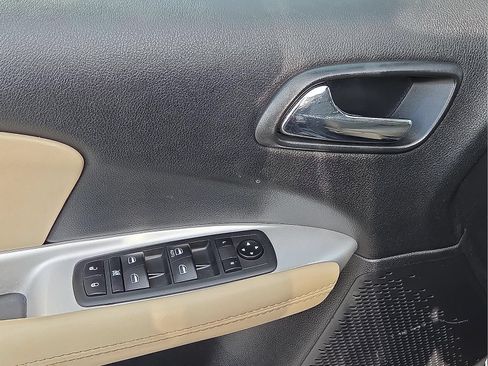 Used 2020 Dodge Journey SE FWD image 14