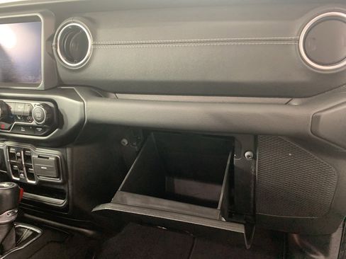 Used 2022 Jeep Wrangler Unlimited Sahara w/ Cold Weather Group image 44