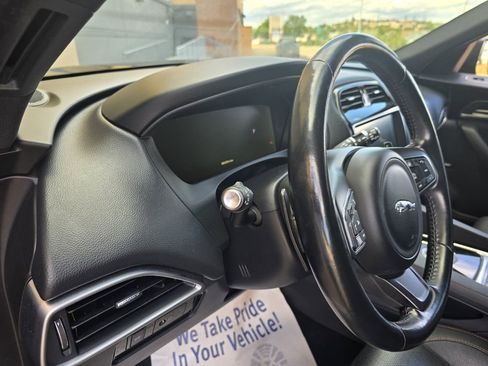 Used 2017 Jaguar F-PACE Prestige image 11