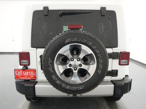 Used 2017 Jeep Wrangler Unlimited Sahara w/ Connectivity Group AWD/4WD image 8