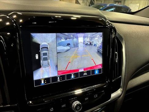 Used 2023 Chevrolet Traverse RS FWD image 14
