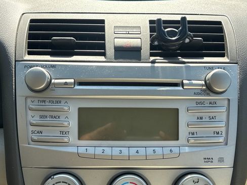Used 2011 Toyota Camry LE FWD image 24
