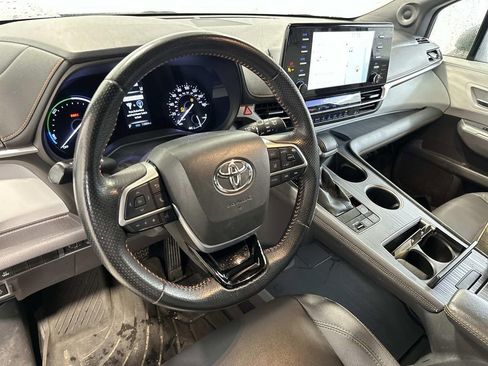 Used 2021 Toyota Sienna XSE w/ XSE Plus Package image 9