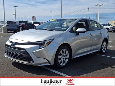 Certified 2024 Toyota Corolla LE AWD/4WD image 3