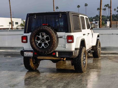 Used 2019 Jeep Wrangler Unlimited Sahara AWD/4WD image 9