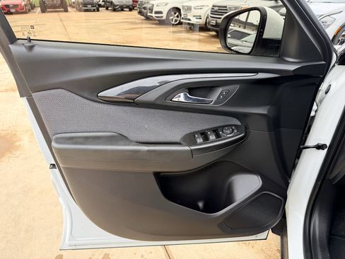 Used 2021 Chevrolet TrailBlazer LT w/ Convenience Package FWD image 9