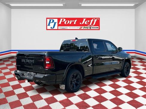 Used 2025 RAM 1500 Big Horn AWD/4WD image 4