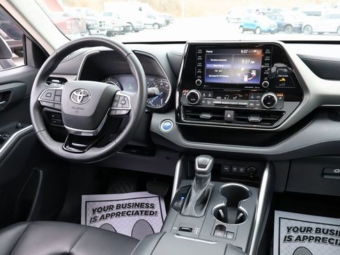 Used 2021 Toyota Highlander XLE image 13