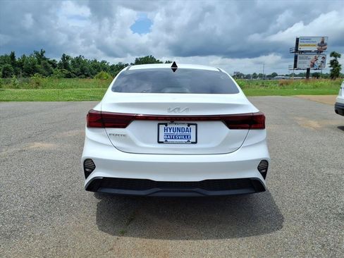 Used 2023 Kia Forte LXS w/ LXS Technology Package FWD image 4