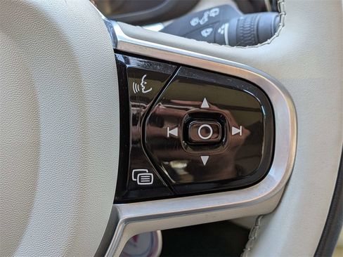 Used 2022 Volvo XC60 B5 Inscription w/ Advanced Package image 29