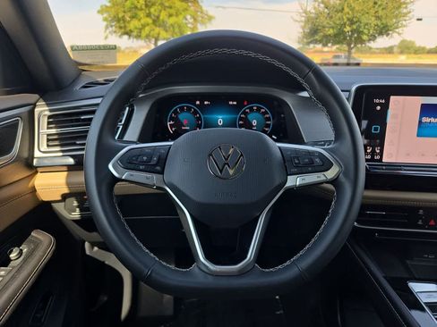 Used 2024 Volkswagen Atlas Cross Sport SE w/ Panoramic Sunroof Package FWD image 22