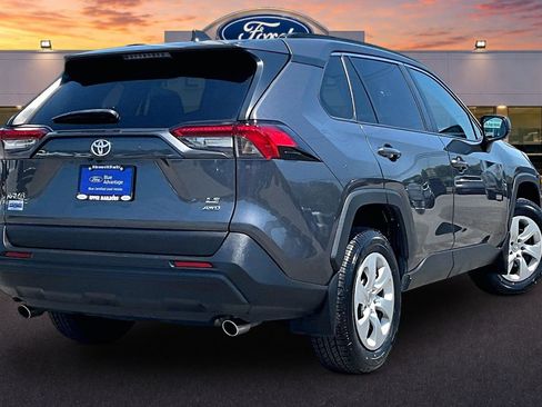 Used 2021 Toyota RAV4 LE AWD/4WD image 13