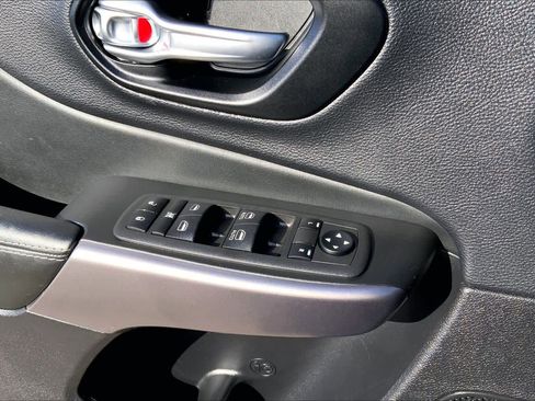 Used 2022 Jeep Cherokee Latitude Lux image 32