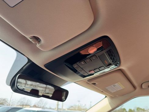 New 2026 Kia Carnival EX image 21